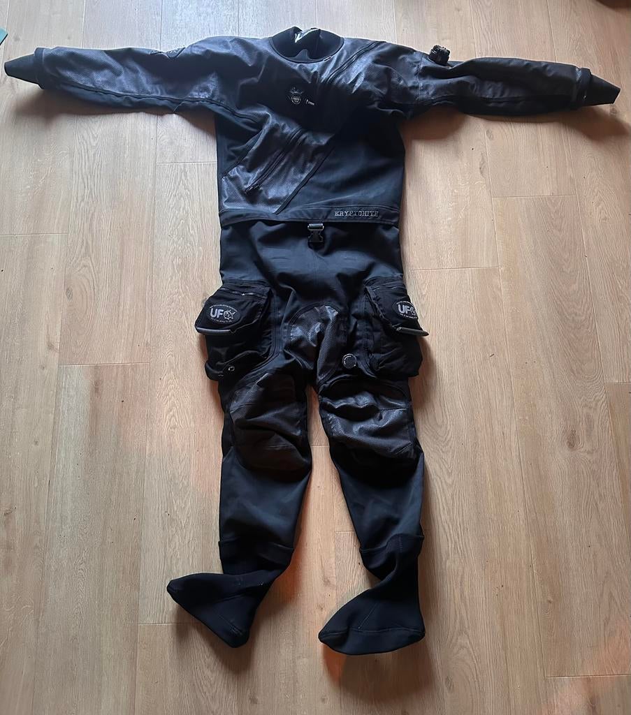 Droogpak uglyfish Kryptonite, Watersport en Boten, Duiken, Ophalen of Verzenden, Zo goed als nieuw, Duikpak