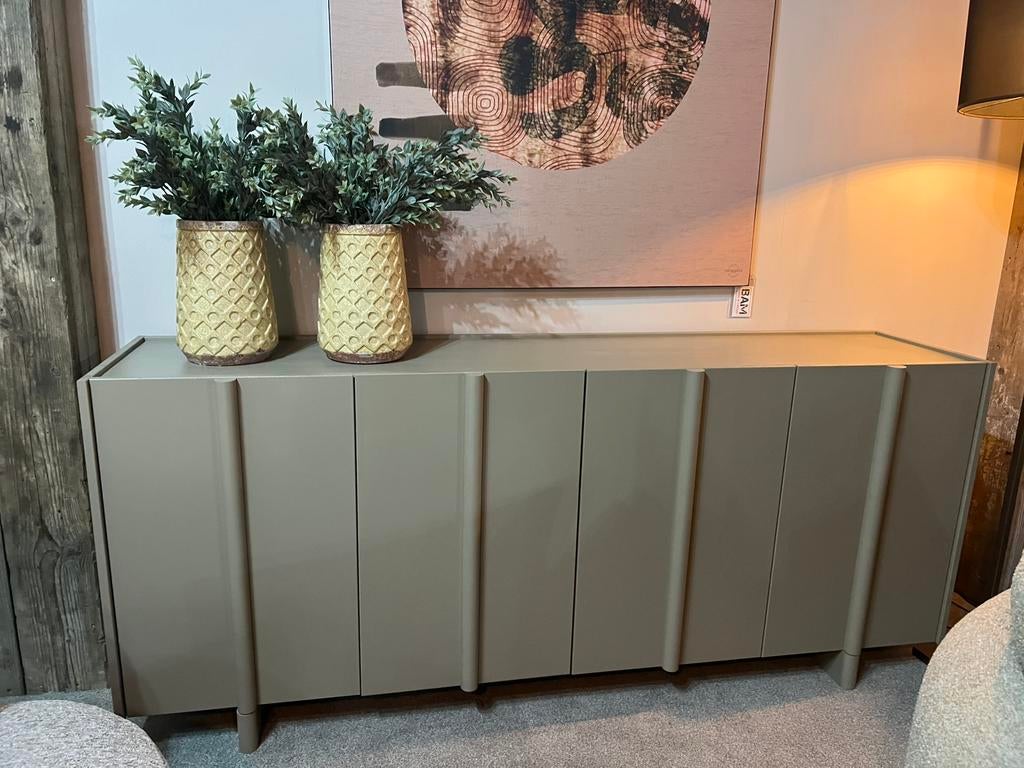 Moderne dressoir kast 4 deuren showroommodel, Huis en Inrichting, Kasten | Dressoirs, Ophalen, Nieuw, Landelijk, modern, japandi, vintage