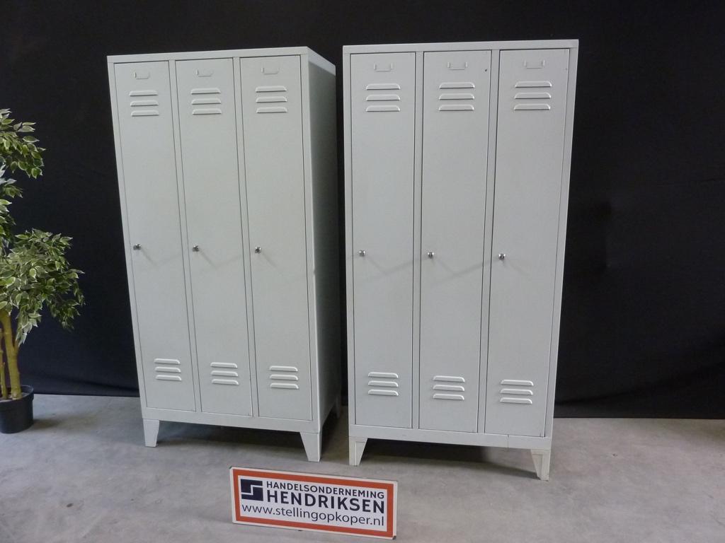 Stalen locker / 3-deurs kledinglocker / Vintage kledingkast, Handelsonderneming Hendriksen, Vintage, Ophalen of Verzenden, Info@stellingopkoper.nl