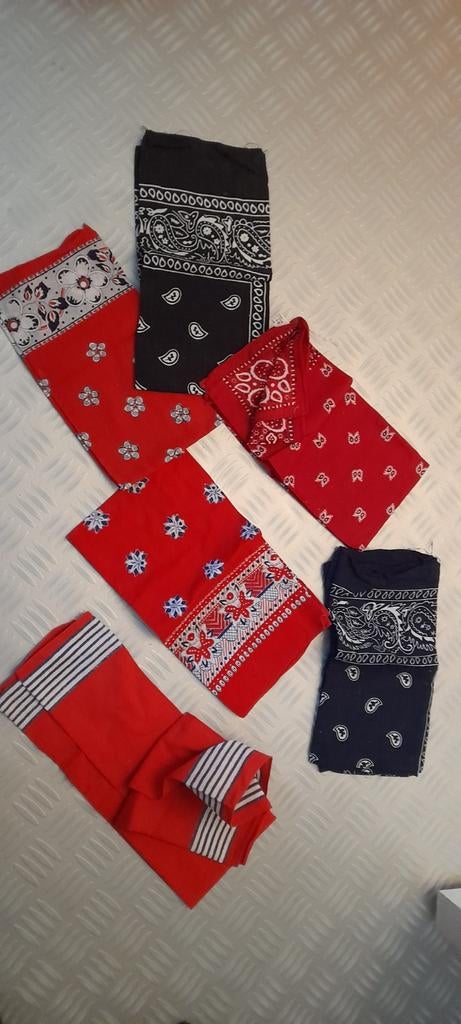 4 Zakdoek sjaaltjes blauw en rood, Ophalen of Verzenden, Zo goed als nieuw, Carnaval