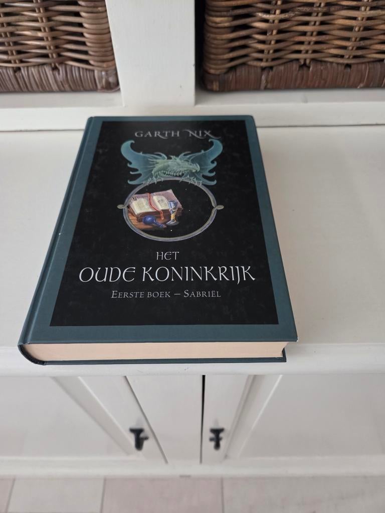 Garth Nix - Sabriel, Boeken, Ophalen of Verzenden, Gelezen