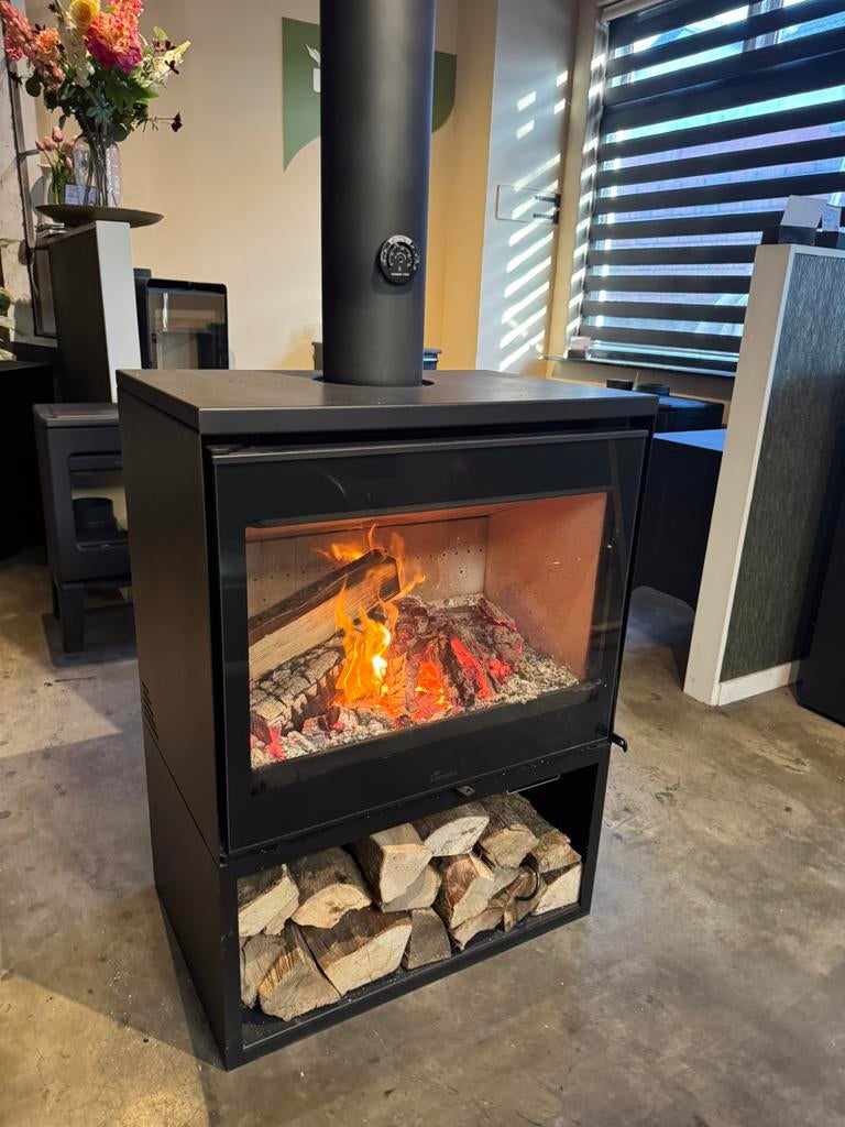 Lacunca houtkachel (showroom model) 10 kw incl. Ventilator, Ophalen, Zo goed als nieuw, Hout, Houtkachel