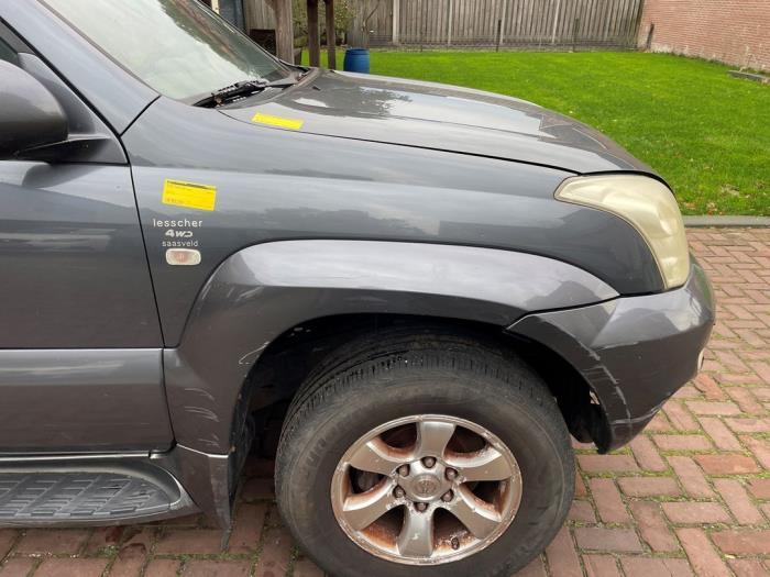 Scherm rechts-voor van een Toyota Landcruiser, Gebruikt, -, -, Ophalen of Verzenden