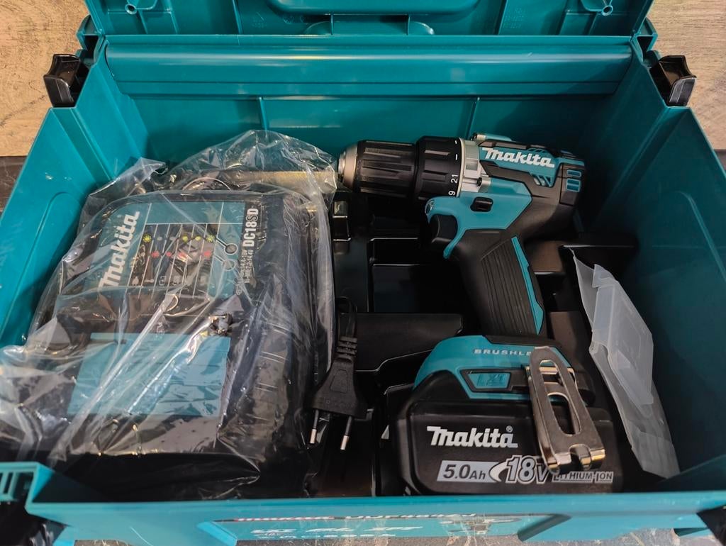 Makita boor/schroef machine met 5ah 18v en oplader in mbox, Ophalen of Verzenden, Nieuw, Boor- en Schroefmachine, Variabele snelheid
