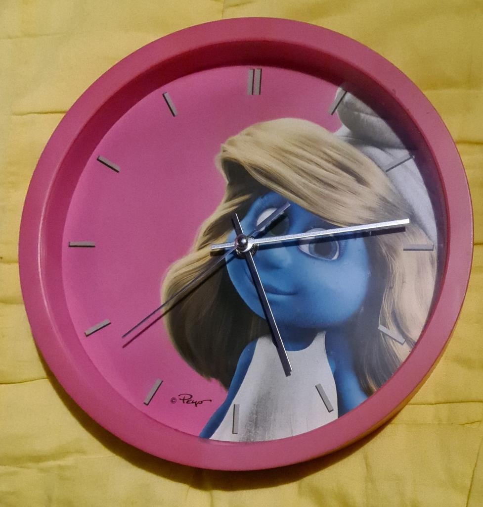 Roze Originele Peyo Smurfen Smurfin Klok, werkt goed!, Verzamelen, Smurfen, Ophalen of Verzenden, Zo goed als nieuw, Smurfin, Gebruiksvoorwerp