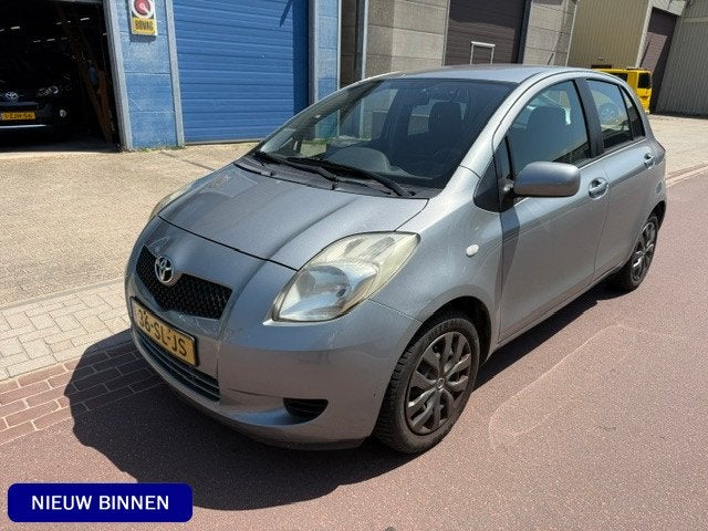 Toyota Yaris 1.3 VVTi Sol NAP 99.679km - koude airco + Navig, Auto's, Stof, 4 cilinders, 995 kg, 547 kg