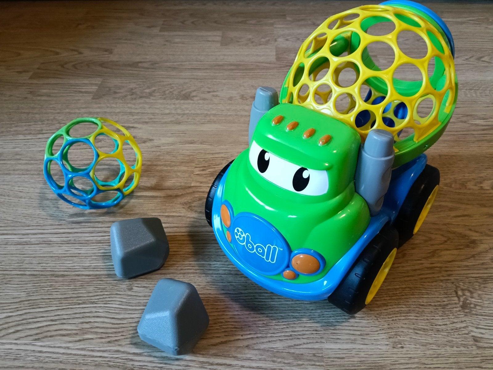Oball speelgoed auto cementwagen + bal (grijpbal), Verzenden, Zo goed als nieuw