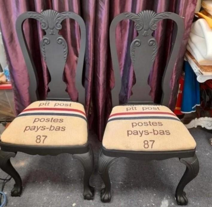 2 x mat.zwarte landelijke stoelen opnieuw gestoffeerd ptt, Antiek en Kunst, Ophalen of Verzenden