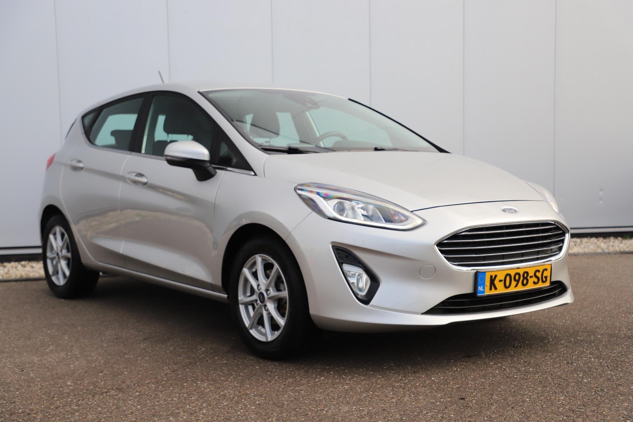 Ford Fiesta 1.0 EcoBoost Titanium 95PK Navigatie LMV Carplay, Voorwielaandrijving, Stof, Gebruikt, Euro 6