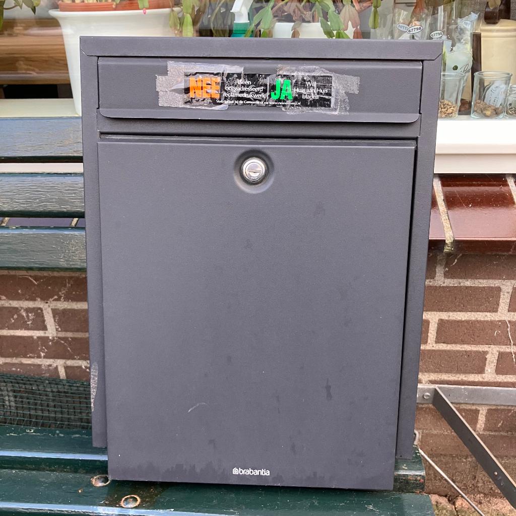 Brabantia brievenbus, Ophalen of Verzenden, Zo goed als nieuw, Aluminium, Wandbrievenbus