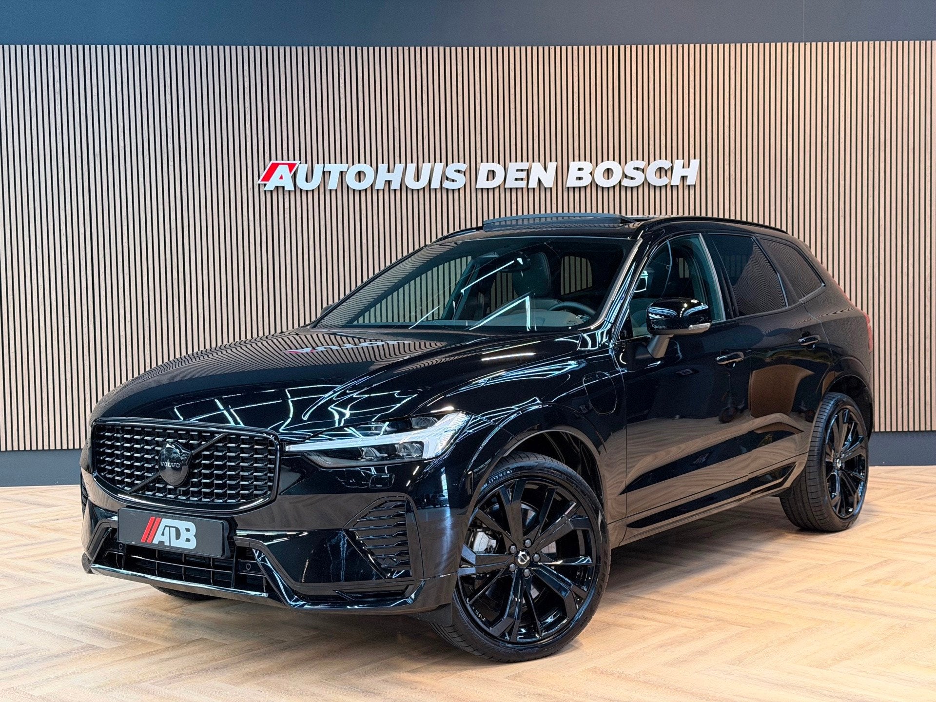 Volvo XC60 2.0 T8 Plug-in hybrid AWD Ultra Black Long Range, Automaat, Dealer onderhouden, Gebruikt, 4 cilinders