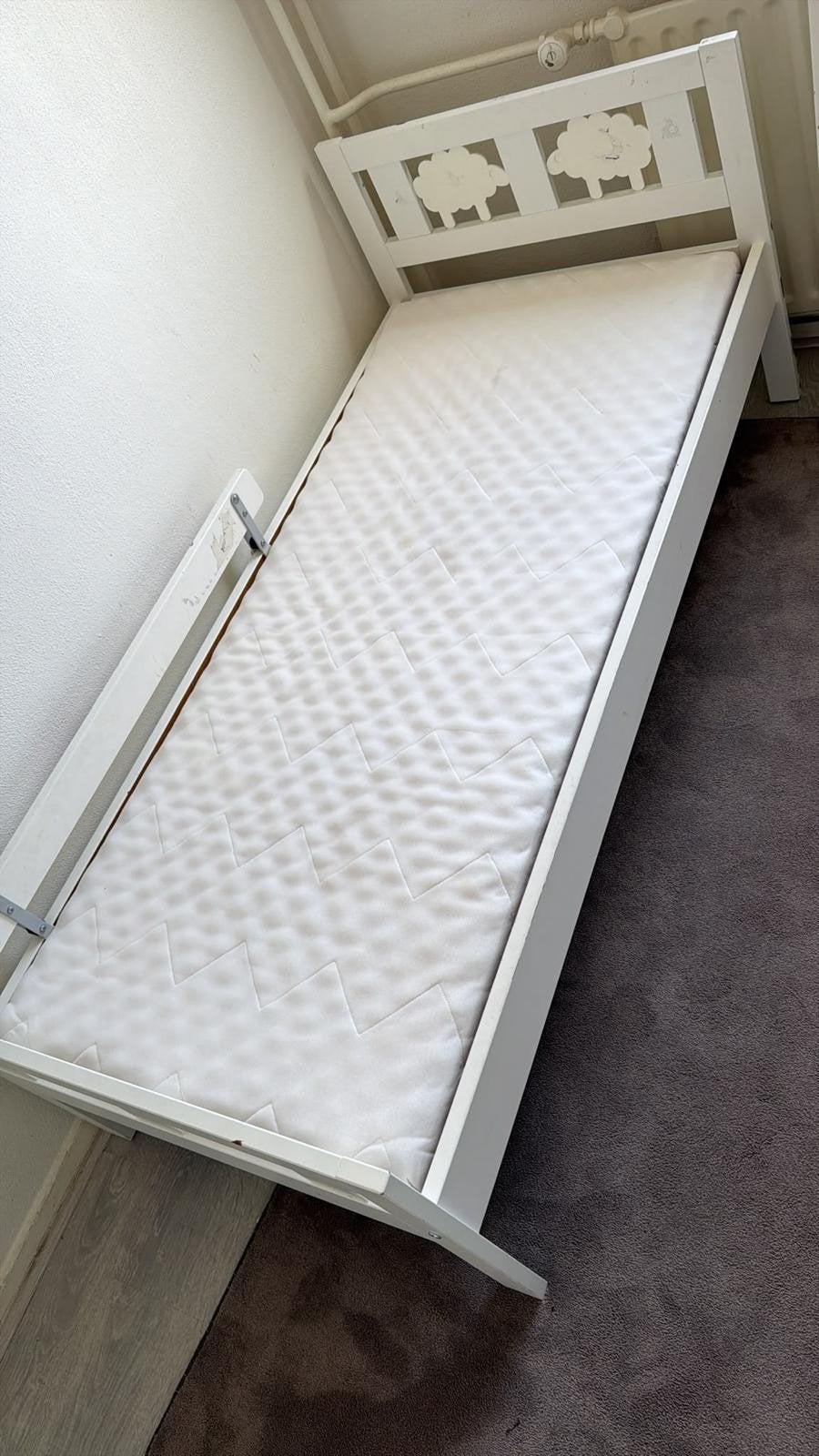 Kinderbed wit met matras - gratis ophalen Zaandam, 85 tot 100 cm, Ophalen of Verzenden, Zo goed als nieuw, Matras