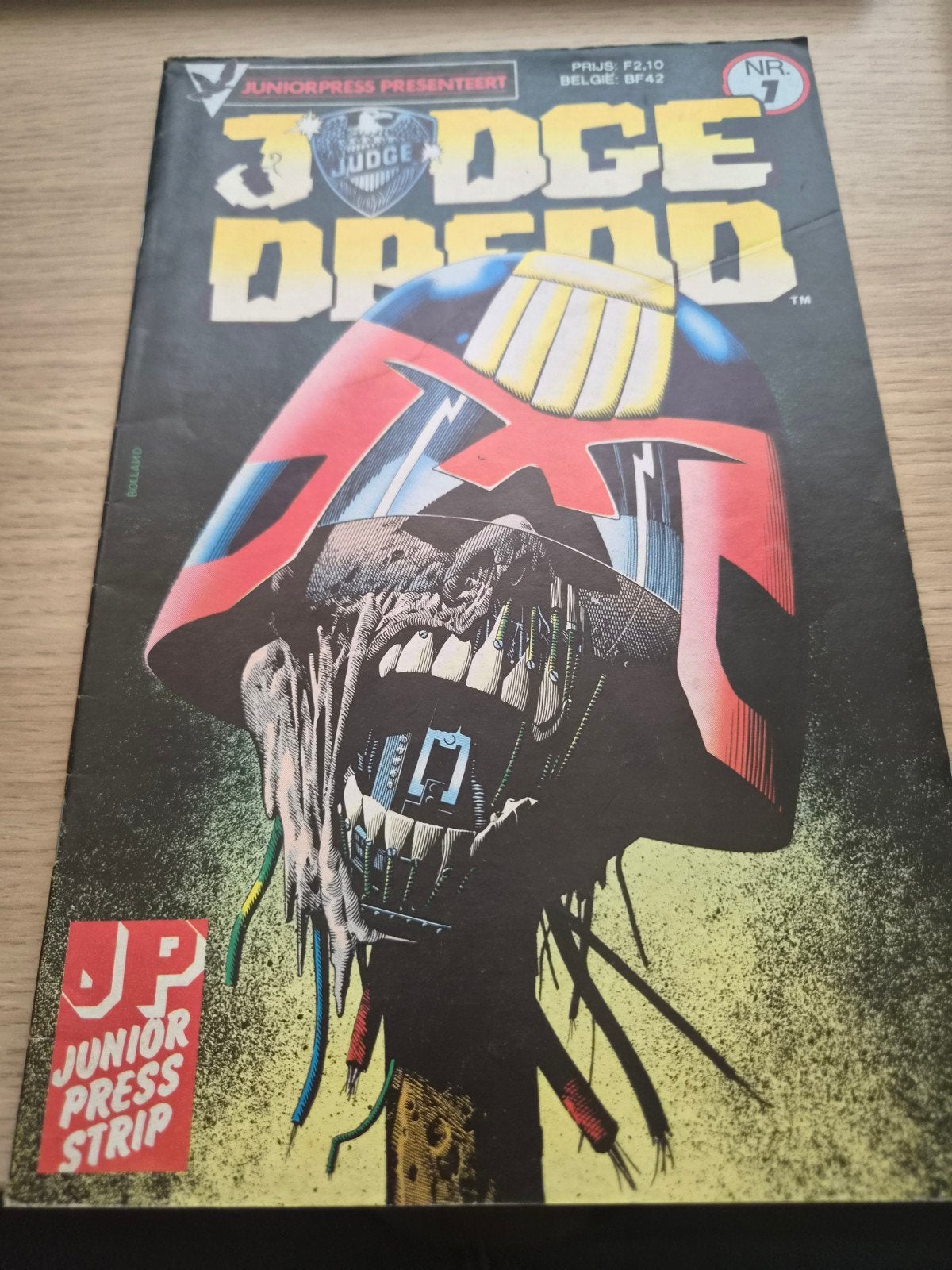 Judge Dredd Junior Press Strip Nr. 1 - Zeldzaam stripboek, Boeken, Eén stripboek, Ophalen of Verzenden, Gelezen, Bolland