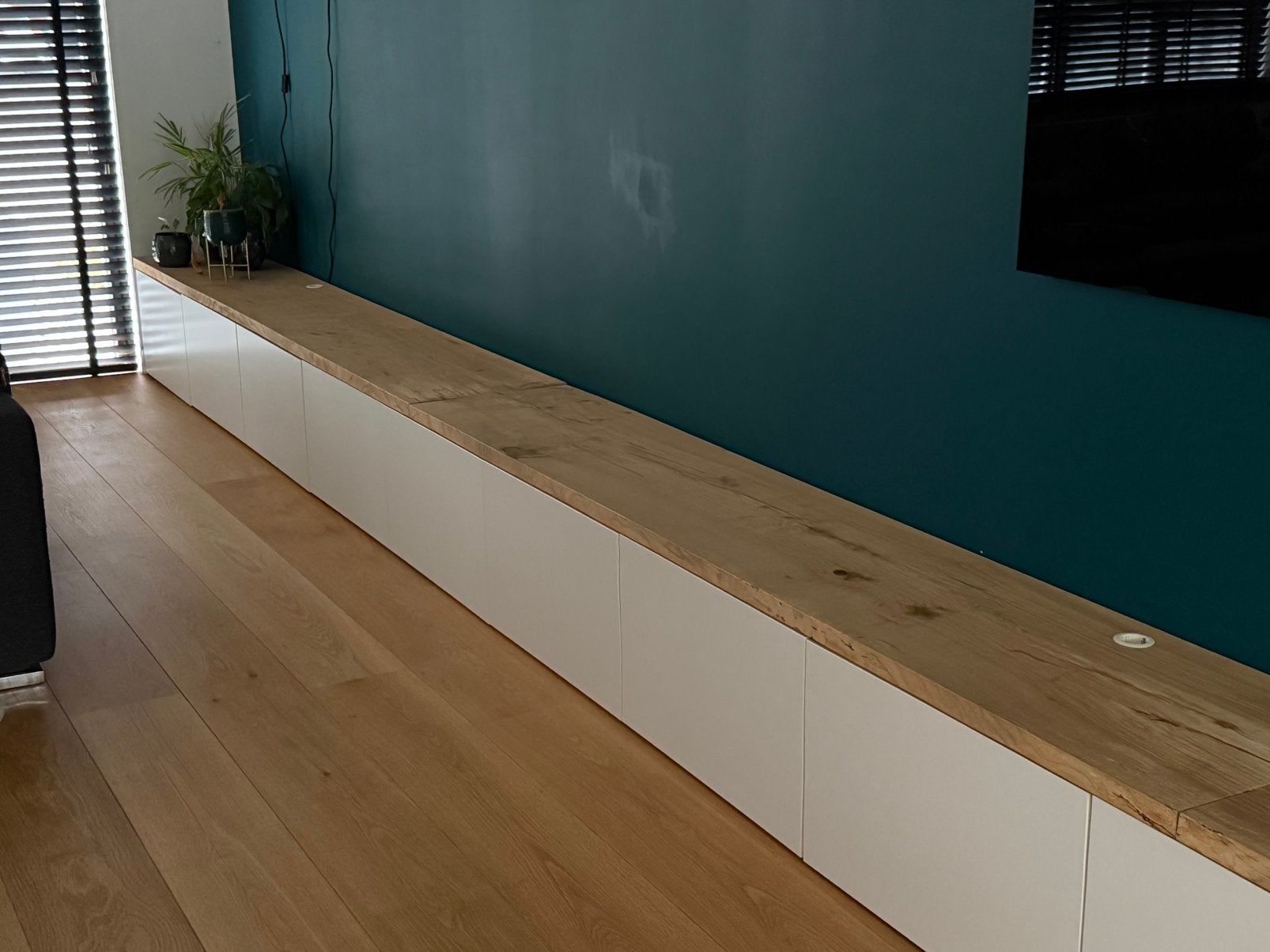 Maatwerk Ikea Besta kastenwand + houten blad 960cm breed, Ophalen, Gebruikt