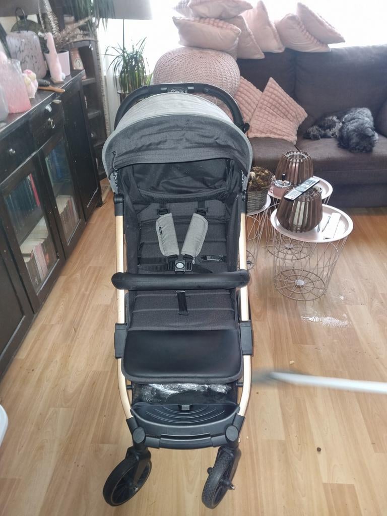 Als nieuw Momi kinderwagen zie foto's amper gebruikt, Ophalen of Verzenden, Zo goed als nieuw, Verstelbare rugleuning