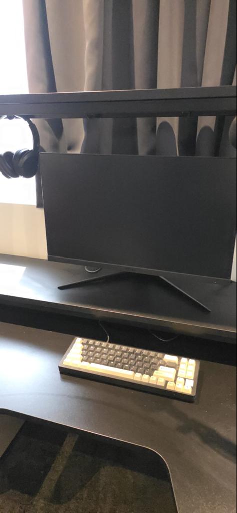 IKEA FREDDE Gamingbureau Zwart - Zo goed als nieuw, Huis en Inrichting, Bureaus, Ophalen, Spaanplaat of MDF, Zo goed als nieuw