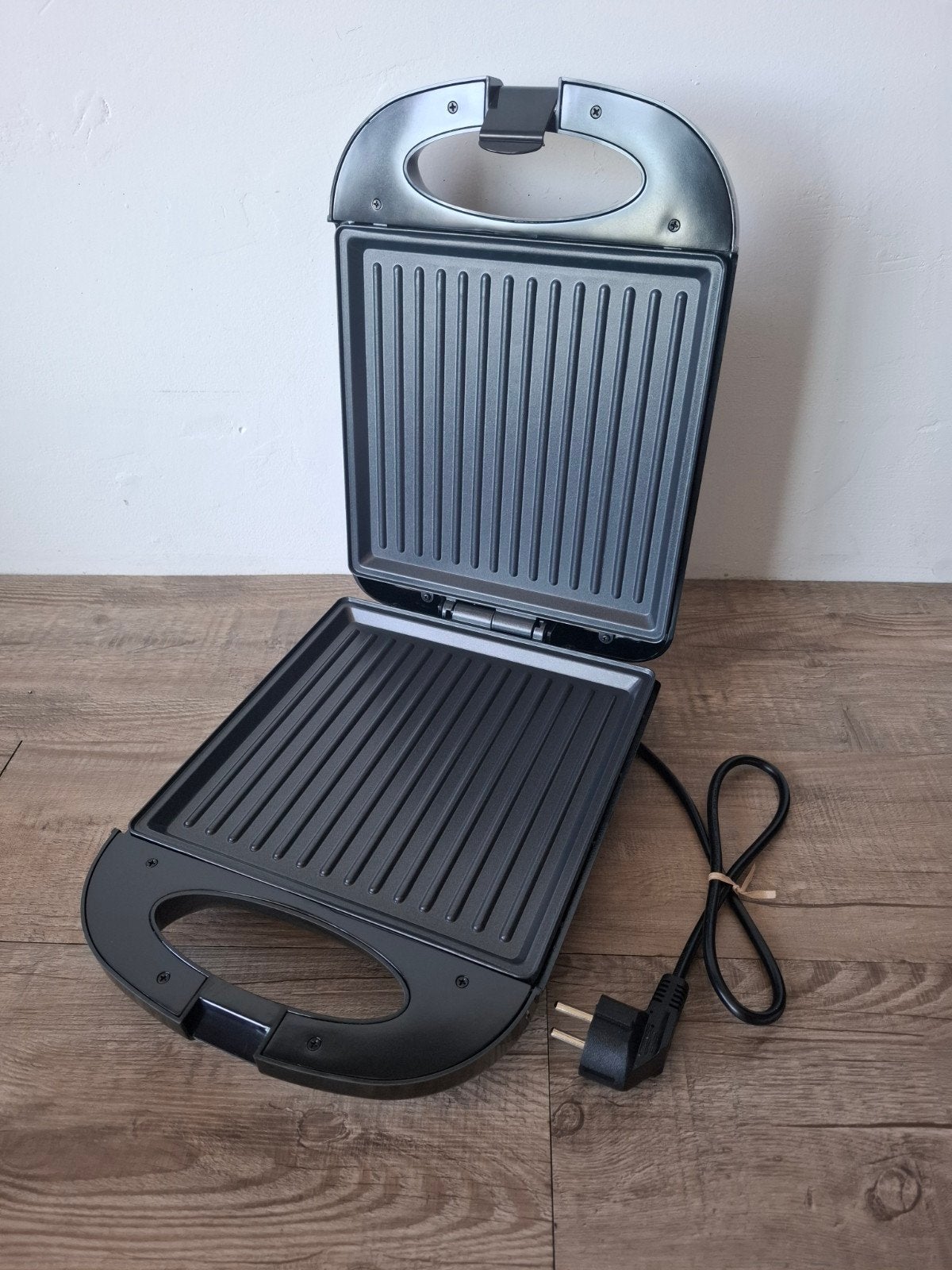 Nieuwe Tomado Tosti-ijzer voor 4 Tosti's Tegelijk, Ophalen of Verzenden, Nieuw