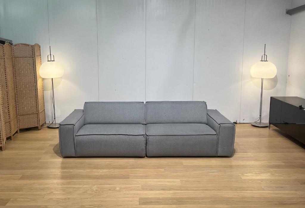 ZGAN Fest Amsterdam 3-Zits Bank Kvadrat Grijs, Huis en Inrichting, Banken | Bankstellen, Design Bankstellen Fest Amsterdam, 250 tot 300 cm