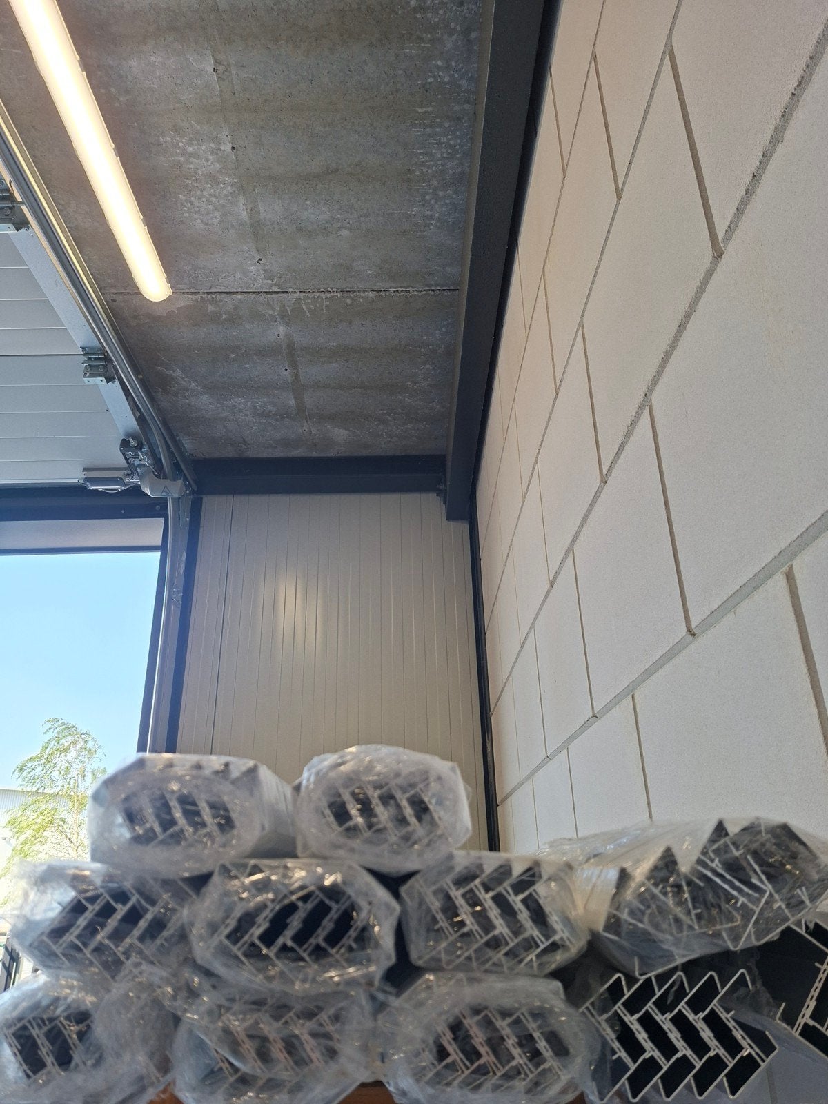 100 stuks 2,5m aluminium daktrimmen 35x35., Ophalen, Zwart, Overige typen, Nieuw