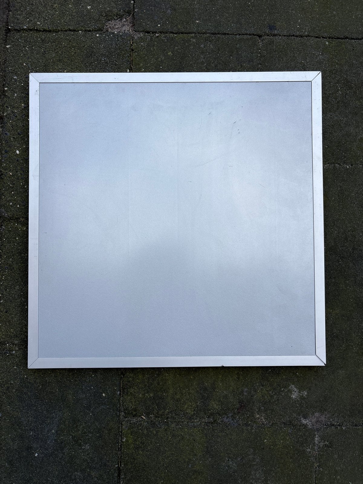 Magneetbord - Vierkant, zilverkleurig frame, Ophalen of Verzenden, Gebruikt, Magneetbord