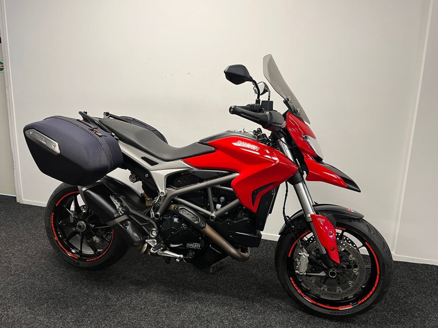 Ducati HYPERSTRADA (bj 2013), DUCATI, 2 cilinders, Motorrijbewijs A, Bedrijf