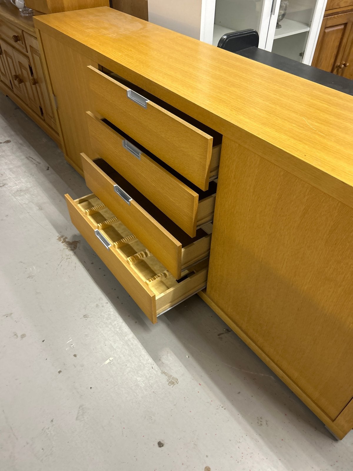 Licht gelakt eiken dressoir - 228,5 x 46 x 92 cm, Ophalen, Gebruikt, Eikenhout, 200 cm of meer