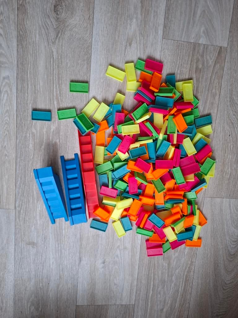 Kleurrijke Dominostenen Set met Trappen, Ophalen of Verzenden, Gebruikt, Jongen of Meisje