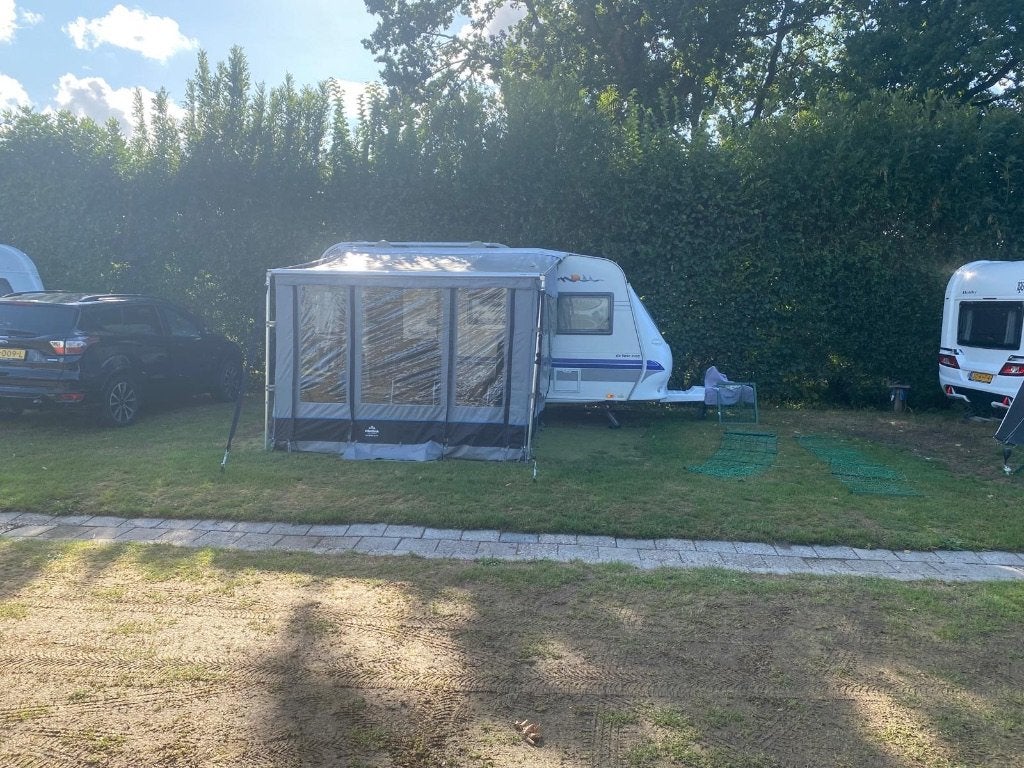 Hobby 440 De Luxe Easy 2006 | Mover | Voortent | Luifel |, Caravans en Kamperen, Caravans, Vast bed, Hobby, Treinzit, Kachel