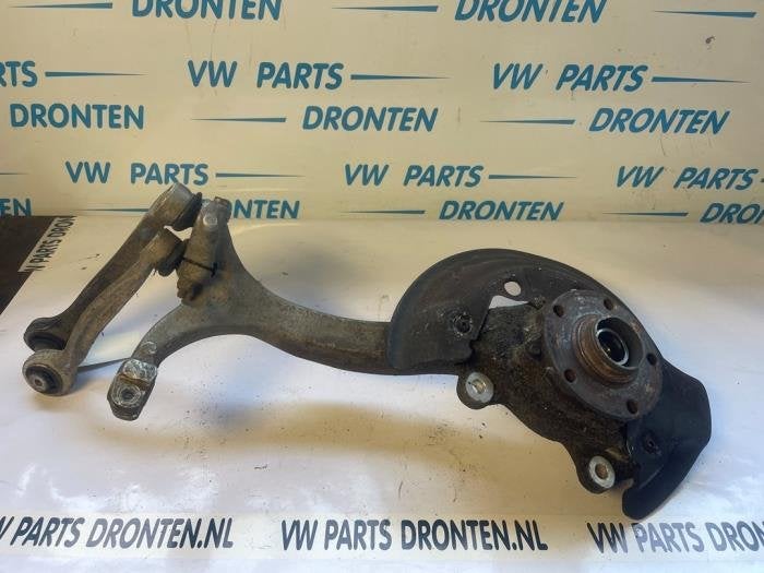 Fusee rechts-voor van een Audi A8, Gebruikt, -, Verzenden, -