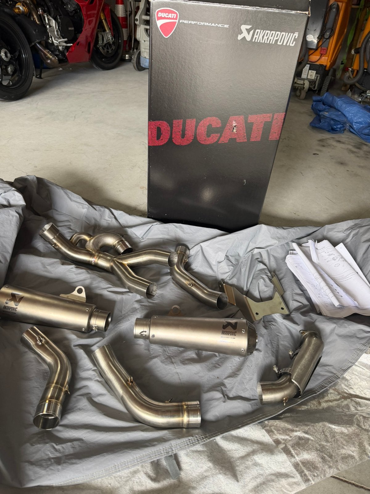ducati 939 supersport akrapovic full system uitlaat., Motoren, Onderdelen | Ducati, Ophalen of Verzenden, Nieuw