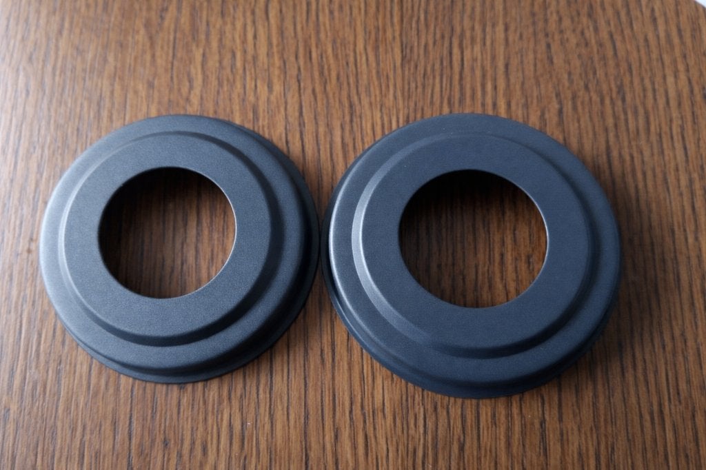 Set van 2 Luxe Wandrozetten - Antraciet Aluminium - Ø 9 cm, Ophalen of Verzenden, Nieuw, Aluminium, Staande brievenbus