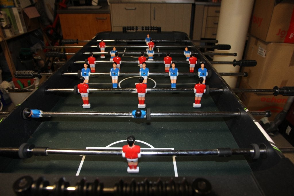 Tafelvoetbaltafel met defect poppetje, Ophalen of Verzenden, Gebruikt
