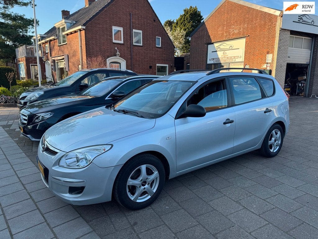 Hyundai I30 CW 1.6i Active, Auto's, Hyundai, Gebruikt, 1591 cc, 4 cilinders, Handgeschakeld