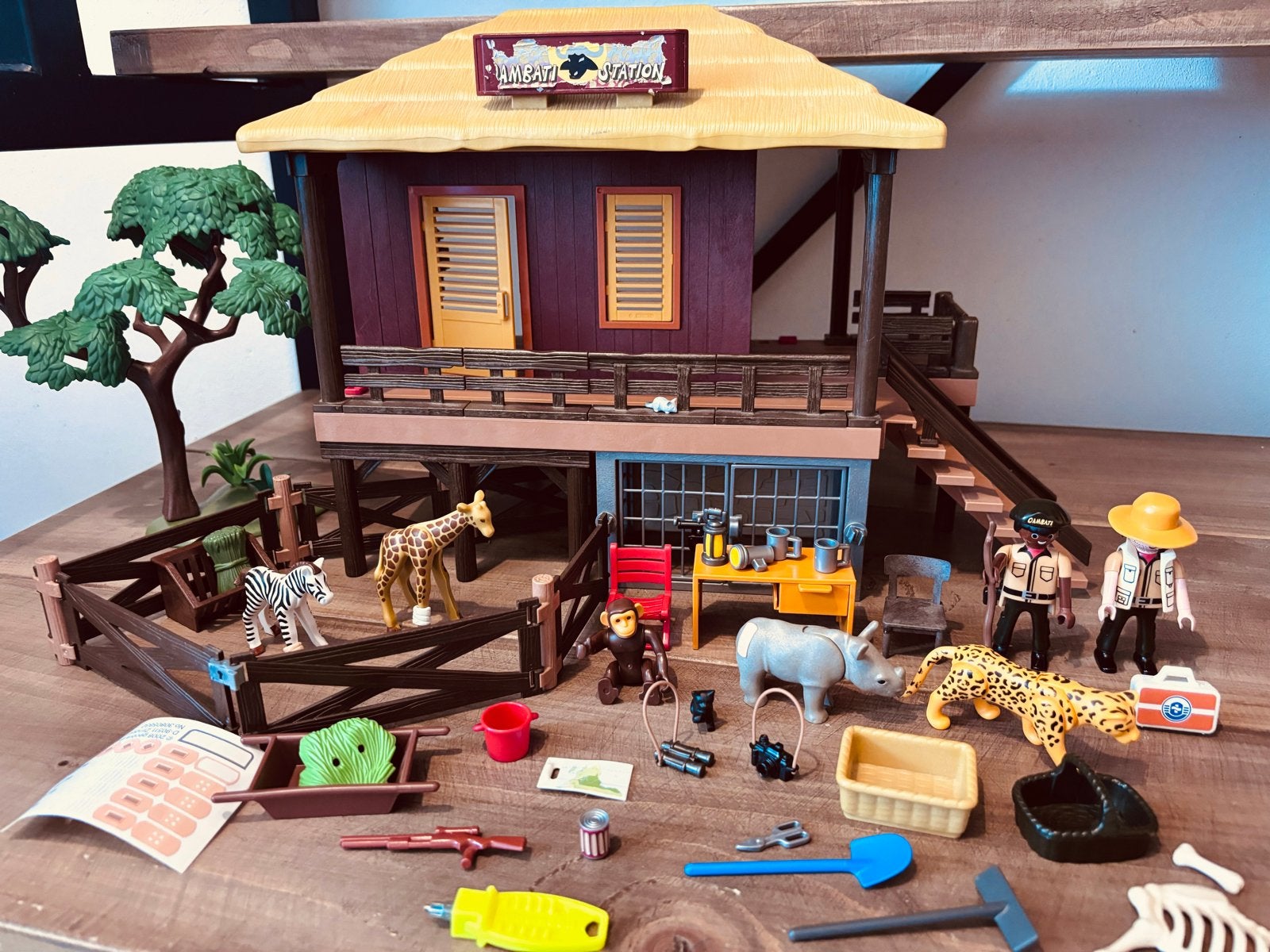 Playmobil safari verzorginspost 4826, Kinderen en Baby's, Wild life, Gebruikt, Overige typen, Complete set