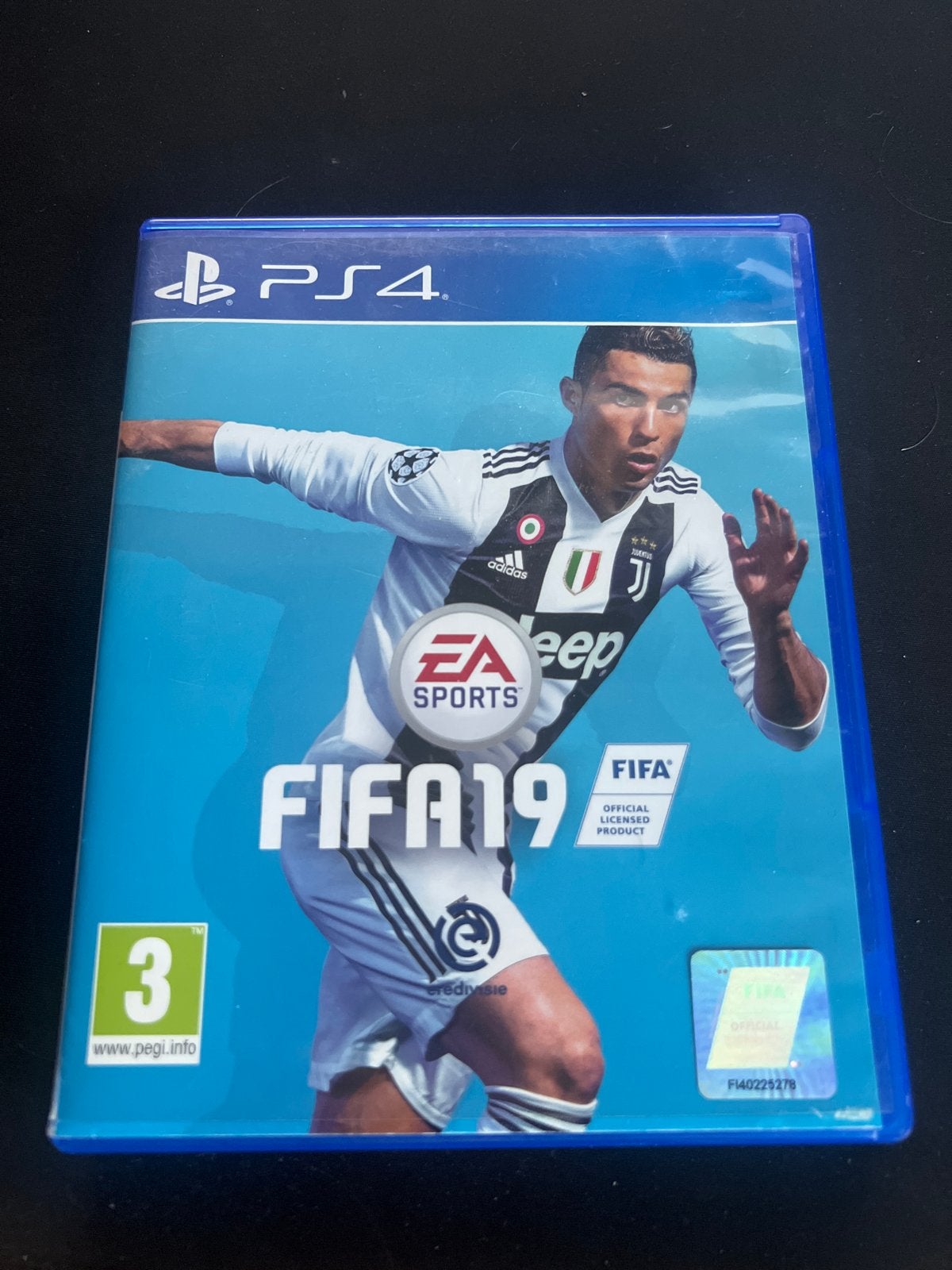 FIFA 19 PS4 - Voetbalgame met Ronaldo op cover, Gebruikt, Eén computer, Ophalen of Verzenden, Sport
