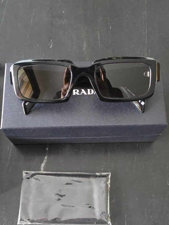 Prada retro zonnebril SPR27Z, Ophalen, Zo goed als nieuw, Zwart, Overige merken