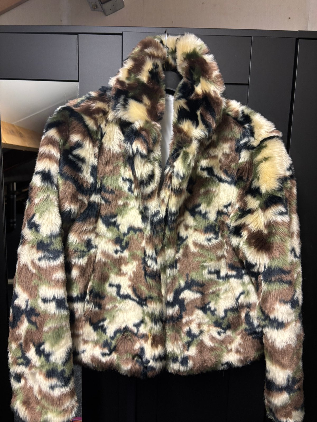 Nieuw camouflage leger bont jas carnaval maat S/M met muts, Ophalen of Verzenden, Nieuw, Carnaval, Kleding