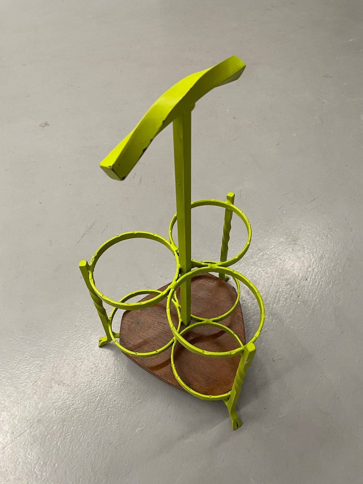 Vintage wijnrek neon groen metaal en hout, Gebruikt, Ophalen of Verzenden, Minder dan 5 flessen, Metaal