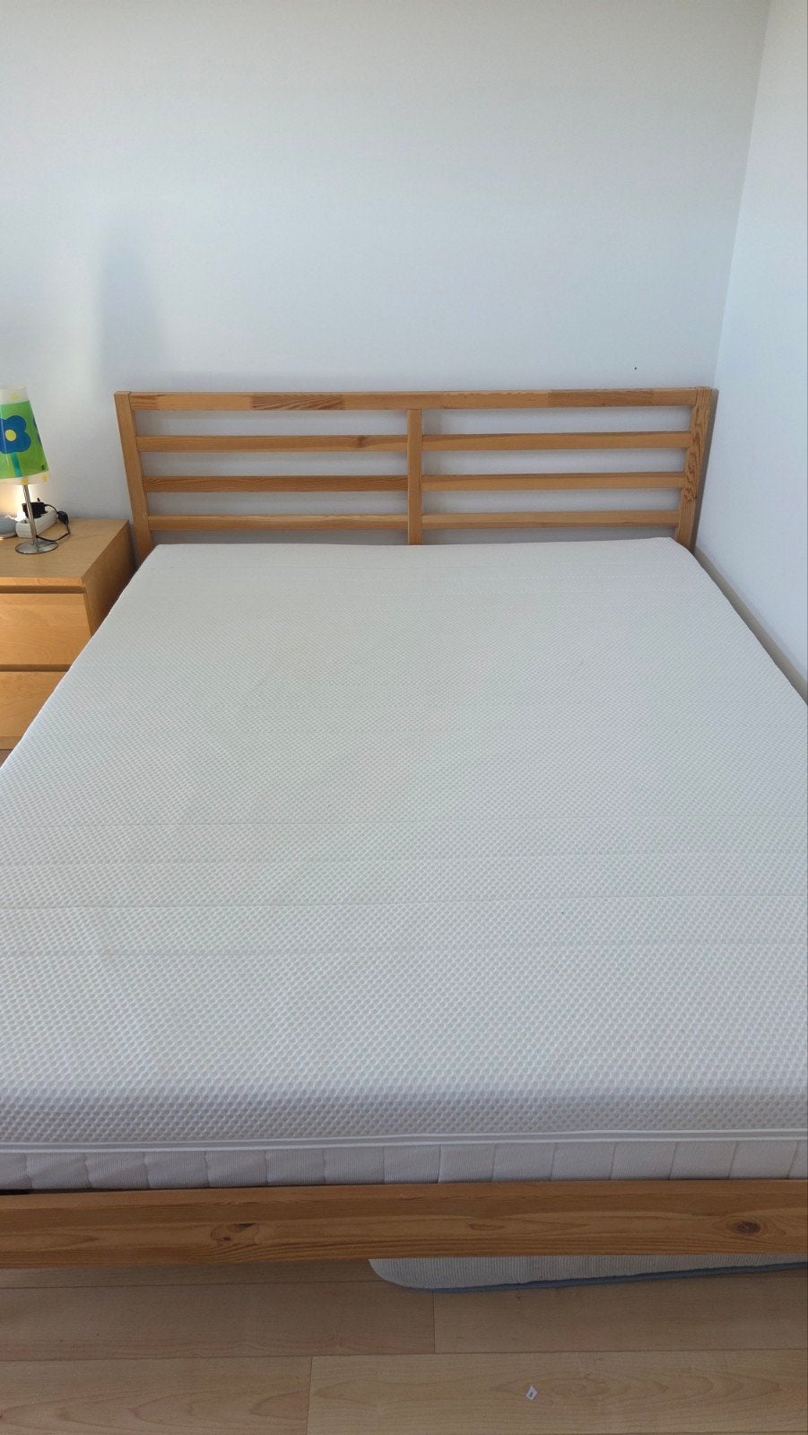 IKEA Tarva, 160x200cm, met Akrehamn matras, Huis en Inrichting, Slaapkamer | Bedden, Ophalen, Bruin, Tweepersoons, Zo goed als nieuw