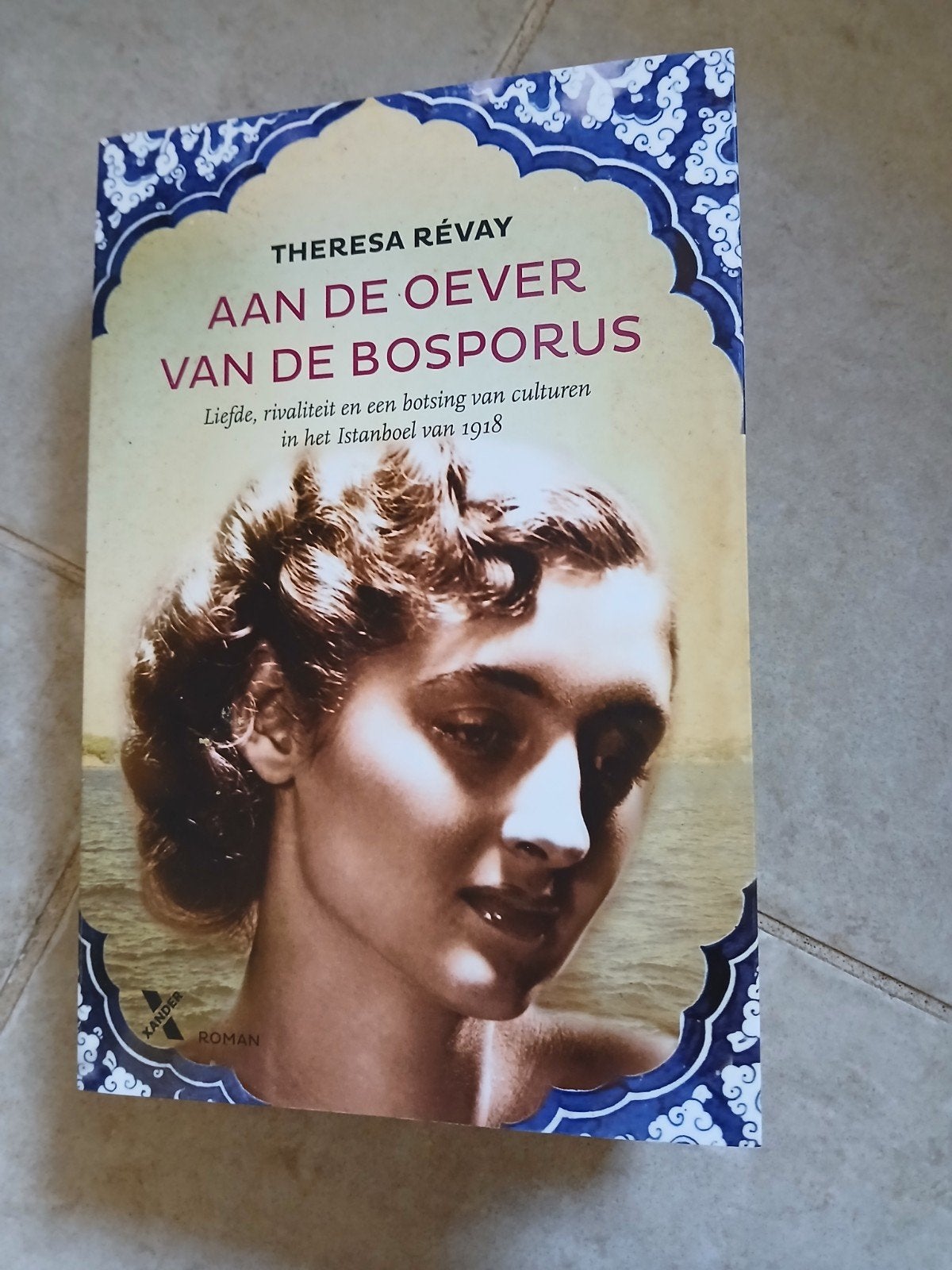 Theresa Revay - Aan de oever van de bosporus, Ophalen of Verzenden, Zo goed als nieuw, Theresa Revay