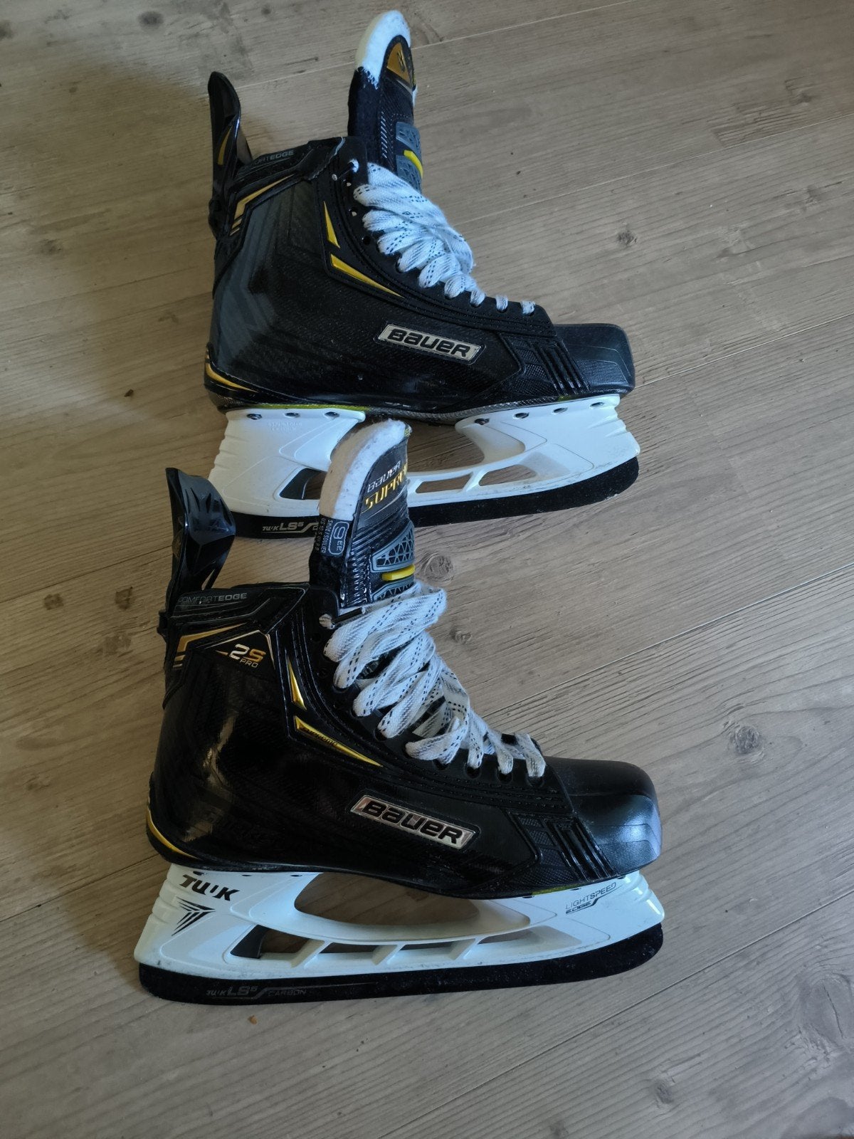 Bauer Supreme 2S Pro ijshockeyschaatsen carbon - Maat 44,5, Sport en Fitness, Schaatsen, Ophalen of Verzenden