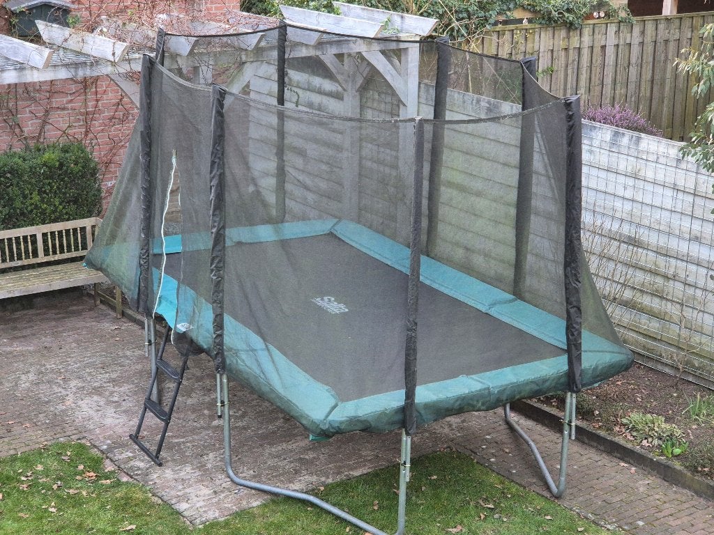 Mooie Salta Trampoline 366x244cm met veiligheidsnet en trap, Ophalen, Gebruikt