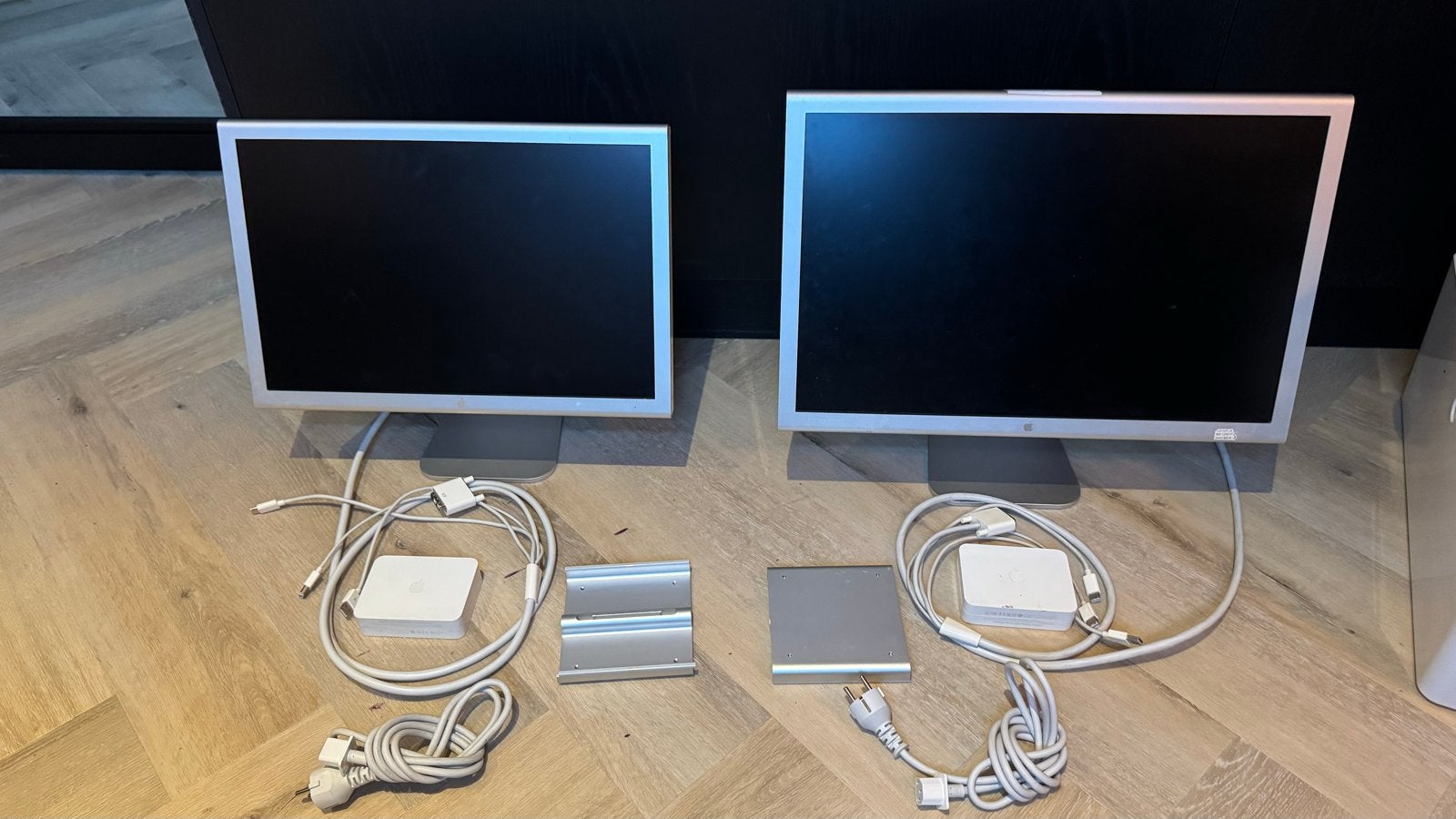 20 stuks Apple Cinema Display 20 & 23 inch monitoren, Computers en Software, Ophalen, Gebruikt, IPS, Overige resoluties