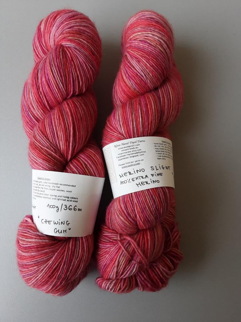 2 strengen 100% merino slight, wol, handgeverfd, Ophalen of Verzenden, Nieuw, Breien of Haken, Wol of Garen