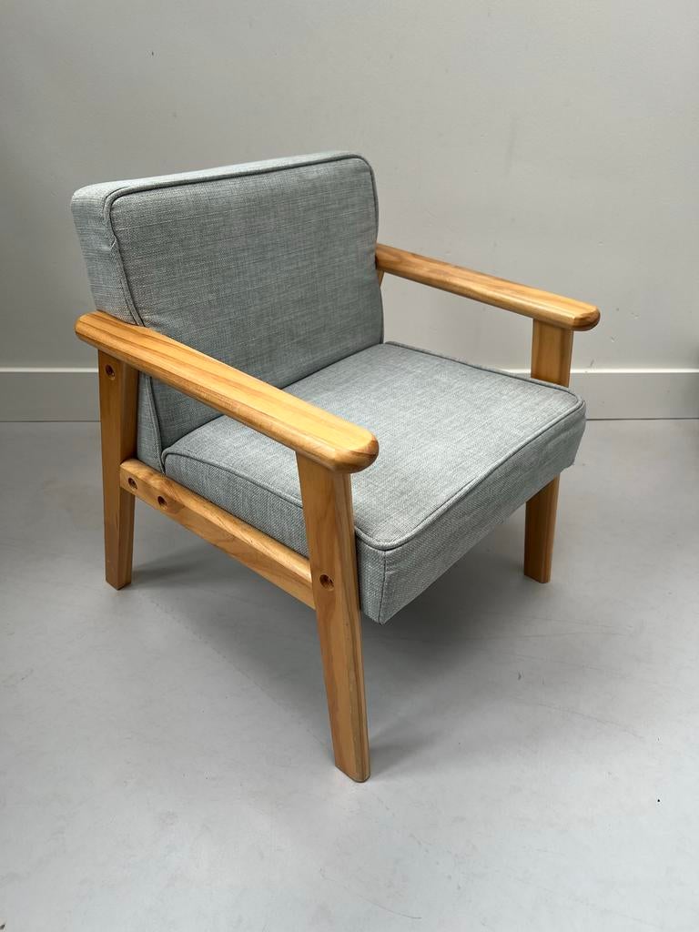 Petite Amélie Kinderstoel - Grijs met Houten Frame, Gebruikt, Ophalen of Verzenden, Hout, Eén
