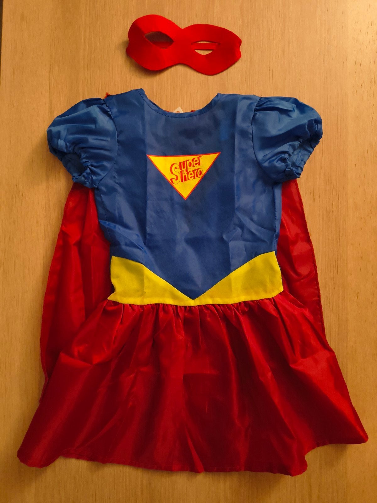 Superhelden jurk met cape en masker - Maat 110, Kinderen en Baby's, Carnavalskleding en Verkleedspullen, Ophalen, Zo goed als nieuw