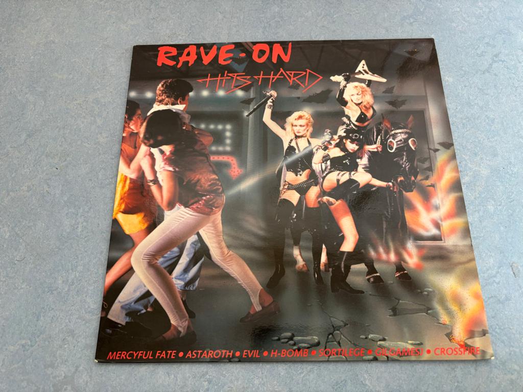 Rave-On Hits Hard LP - Diverse Artiesten (Heavy Metal), Ophalen of Verzenden, Zo goed als nieuw, 12 inch