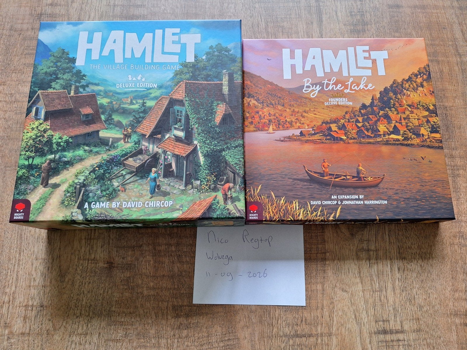 Hamlet: The Village Building Game Deluxe + By the Lake, Hobby en Vrije tijd, Een of twee spelers, Ophalen of Verzenden, Zo goed als nieuw