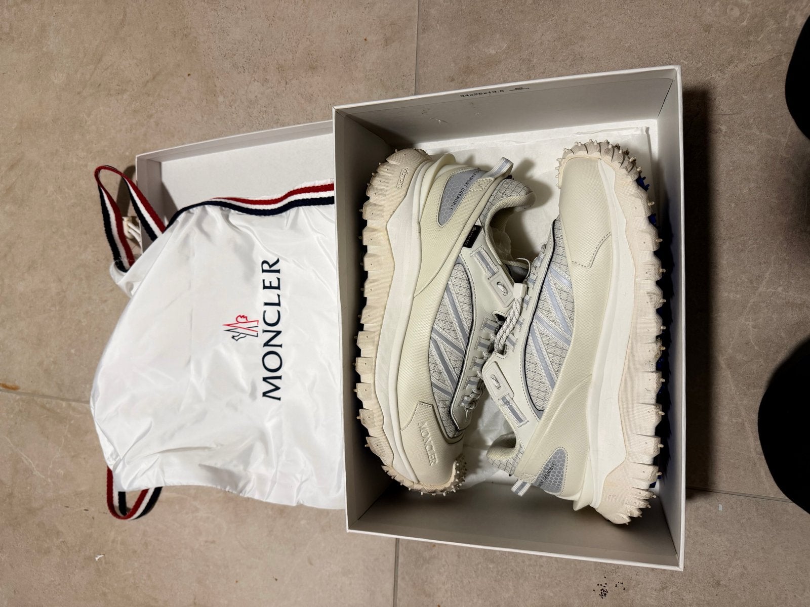 Moncler Trailgrip GTX Sneakers - Zo goed als nieuw, Ophalen of Verzenden, Zo goed als nieuw, Wit, Sneakers of Gympen