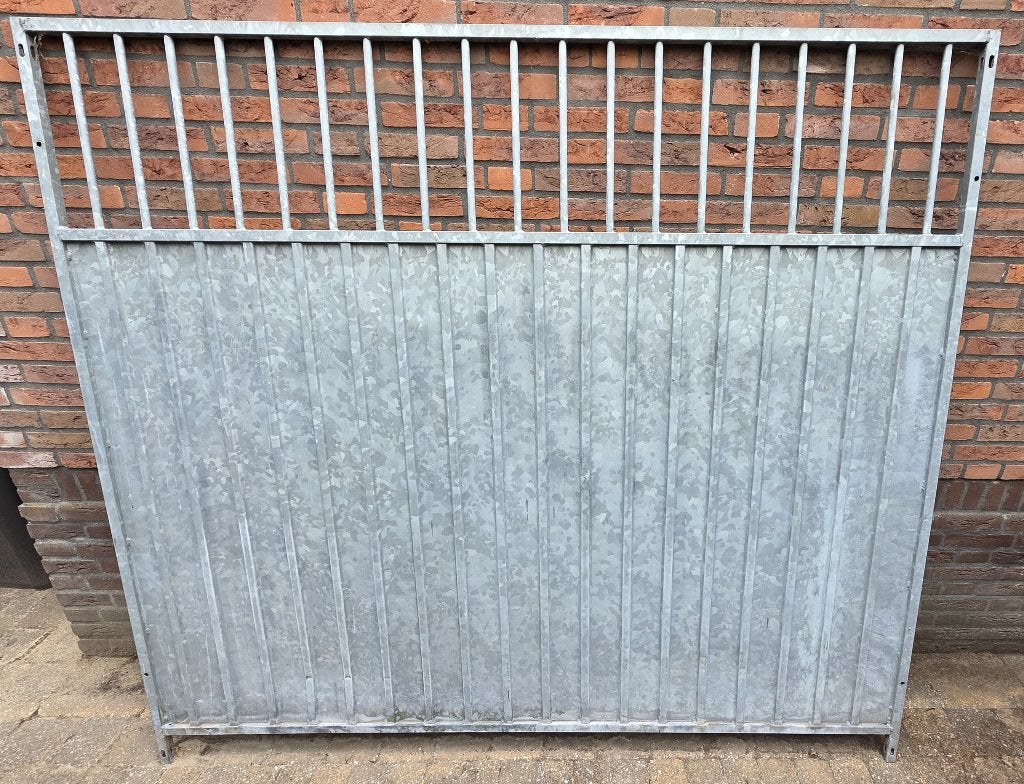 Gegalvaniseerd hekwerk met spijlen en dichte onderkant, Tuin en Terras, Ophalen, Gebruikt, IJzer, Spijlenhekwerk